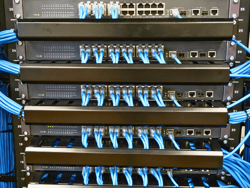 Heat sink cooling solution for network switching equipment